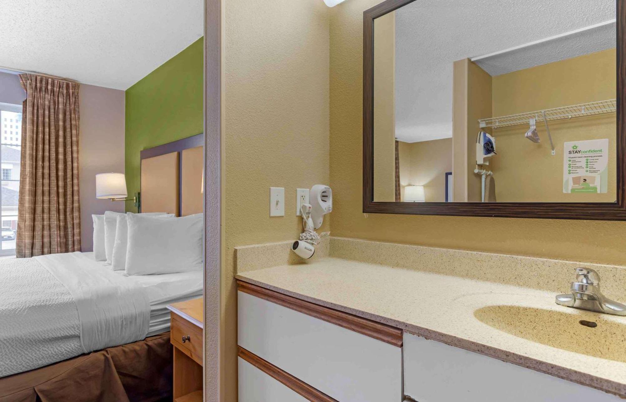 Extended Stay America Suites - Houston - Galleria - Uptown Buitenkant foto